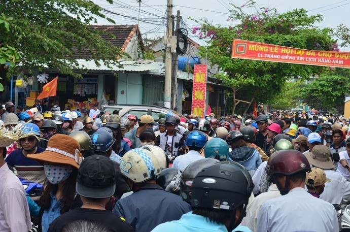  Lễ đua thuyền Bà Chợ Được tại Quảng Nam hằng năm luôn được nhiều người tham dự.